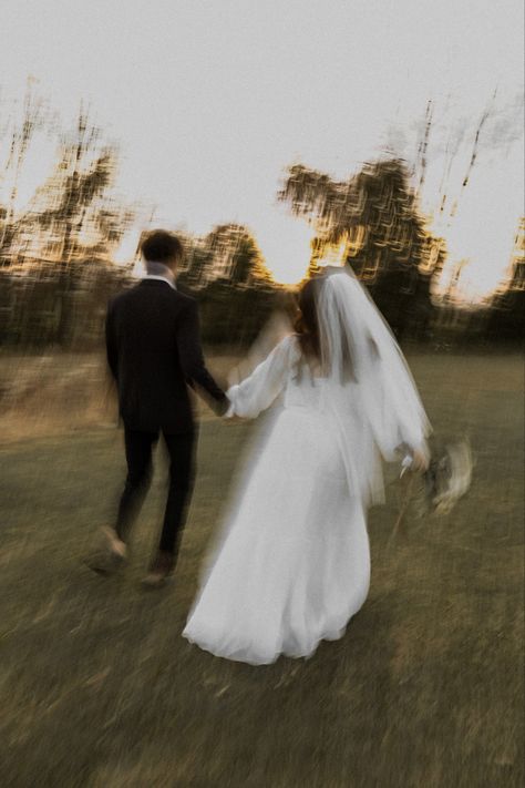 Lowkey Wedding Pictures, Aesthetic Bride And Groom Photos, Aesthetic Bride Pictures, Wedding Picture Ideas Aesthetic, Lowkey Wedding Aesthetic, Bride And Groom Aesthetic Faceless, Wedding Photos No Face, No Face Wedding Photography, Blurry Photography Aesthetic