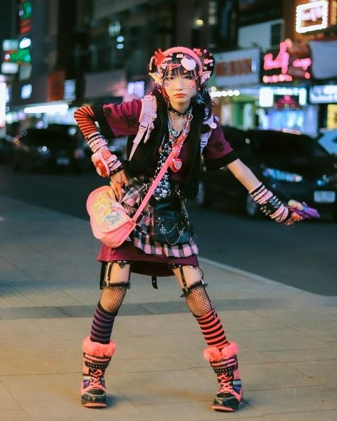 Dark Decora Fashion Outfits, Dark Decora Fashion, Dark Decora Kei, Decora Fashion Outfits, Decora Kei Fashion, Decora Outfits, Colorful Punk, Dark Decora, Maximalist Outfits