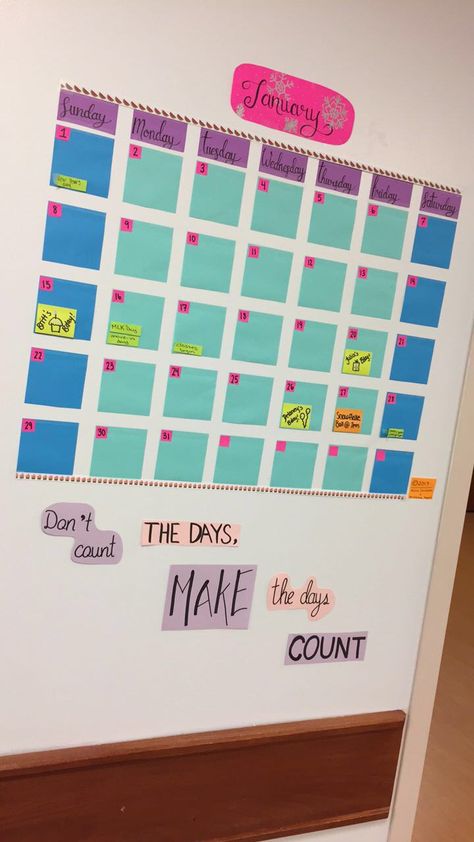 Common Room Dorm Decor, Post It Wall Ideas, College Common Room Ideas, Dorm Hallway Decorations, Dorm Common Room Decor, Ra College, Room Decor College, Dorm Room Crafts, Room Crafts