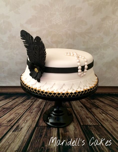 Gatsby Cupcakes Roaring 20s, 1920s Birthday Cake Ideas, 1920 Cake Ideas, 1920s Cake Ideas, Gatsby Cake Ideas, Roaring 20s Birthday Cake, Gatsby Cake Birthday, Great Gatsby Birthday Cake, Roaring 20s Cake