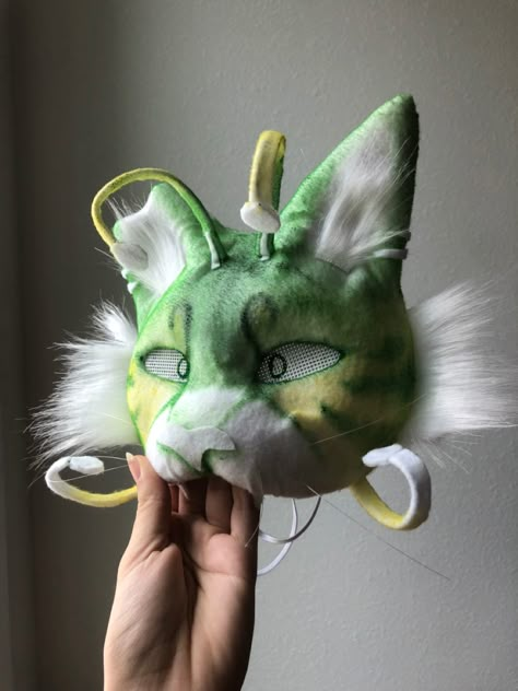 Therian Muzzle Pattern, Cat Mask Inspiration, Christmas Therian Mask, Alien Therian Mask Ideas, White Therian Mask, Alien Fursuit, Therian Cat Mask Ideas, Therian Mask Idea, Therian Mask Ideas Cat