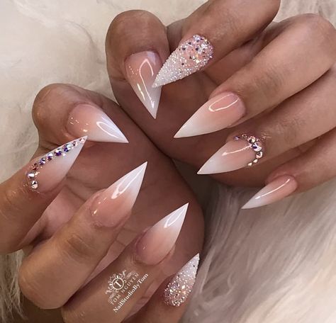 Atl Nails, Stelito Nails, Boujie Nails, Stilleto Nails Designs, Stiletto Nails Short, Pointy Nails, Ombre Acrylic Nails, Nails Design With Rhinestones, Stiletto Nails Designs