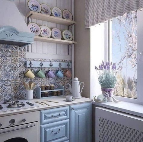 Cocina Shabby Chic, Chic Kitchen Decor, Shabby Chic Kitchen Decor, Kabinet Dapur, Cottage Kitchens, Blue Cabinets, Chic Kitchen, Beautiful Kitchen, Shabby Chic Kitchen