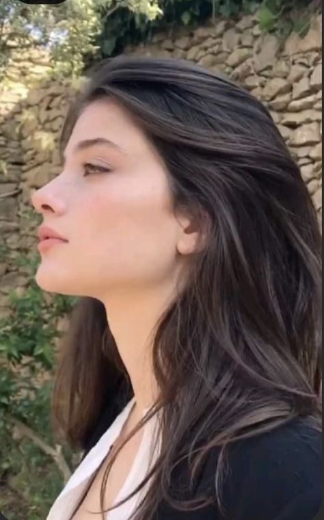 V Jawline, Pale Girl, Pretty Brunette, Brunette Woman, Long Brown Hair, Hazel Eyes, Health Facts, Beauty Face, Beautiful Eyes