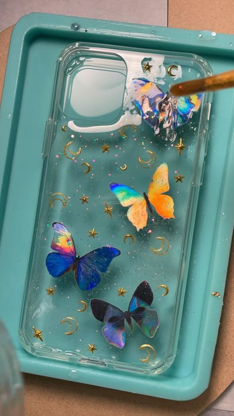 Diy Resin Phone Case, Butterfly Resin, Case Resin, Resin Case, Resin Crafts Tutorial, Diy Resin Projects, Resin Jewelry Diy, Epoxy Resin Crafts, Resin Projects