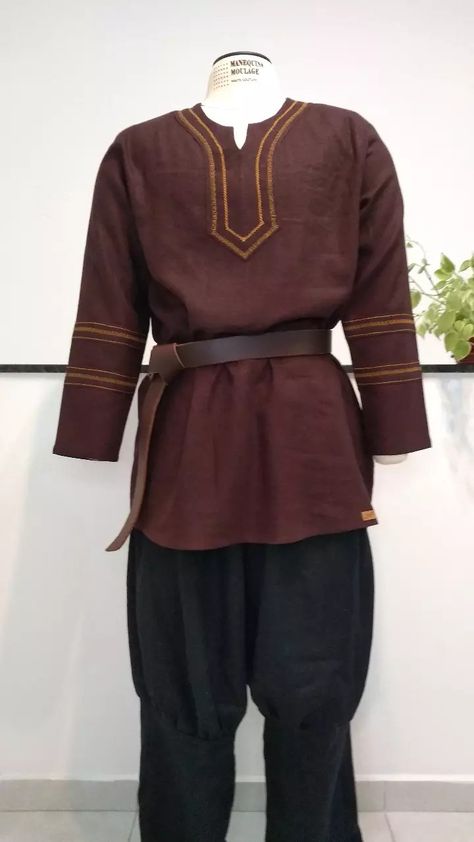 Roupa Medieval masculina, confeccionadas em linho misto Medieval Clothing Male Noble, Medieval Clothes Men, Medieval Outfits Men, Medieval Clothing Male, Fantasy Fashion Male, Medieval Mens Clothing, Male Fantasy Clothing, Medieval Clothing Men, Peasant Clothing