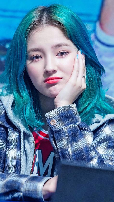 Nancy Jewel McDonie[4] (born April 13, 2000), known professionally as Nancy (Korean: 낸시), is a Korean-American singer, actress, and host. She is a member of the South Korean girl group Momoland, which was formed on November 10, 2016 through the Mnet's reality survival show Finding Momoland. Nancy Korean, South Korean Girl, Islamic Events, Nancy Jewel, Nancy Jewel Mcdonie, Nancy Momoland, Park Min Young, Charlotte Flair, 4k Wallpaper