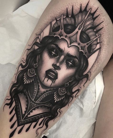 Angelo Tattoo, Tattoo Mujer, Face Tattoos For Women, Tatuagem Masculina Pequena, Thigh Piece, Hip Tattoos Women, Chest Tattoos For Women, Chest Piece Tattoos, Medusa Tattoo