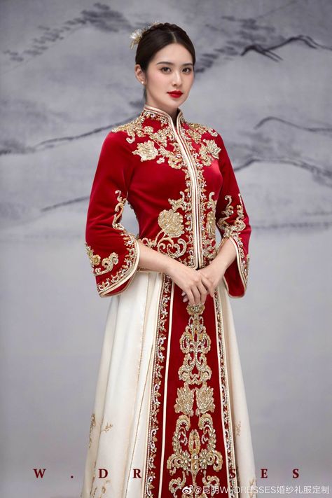 Baju Imlek Chinese Dresses, Sangjit Dress, Chinese Style Wedding Dress, Chinese Wedding Dress Traditional, Chinese Clothing Traditional, Chinese Bride, Chinese Wedding Dress, National Clothes, Queen Outfit