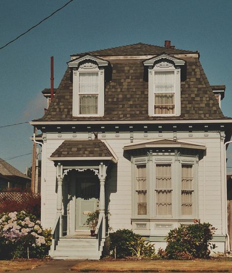 englishsnow: { california victorian } 1900s House Exterior, 1940s House Exterior, White Victorian House, 1940 House, 1900s Aesthetic, 1900s House, Victorian Castle, House Plans With Photos, Victorian Style Homes