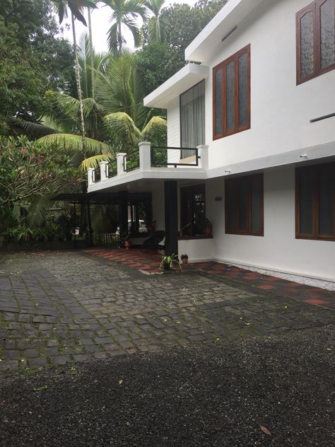 Rainy days| kerala| monsoon Rainy House Exterior, Rainy Home Aesthetic, Kerala Monsoon, Muslim Architecture, Bedroom Layouts For Small Rooms, Kerala Home, Kerala House, Rainy Day Aesthetic, Classic House Exterior