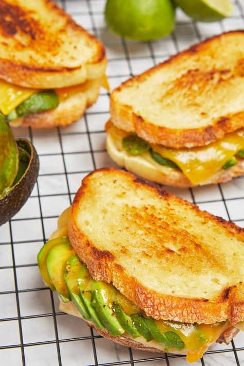 Avocado Grilled Cheese Sandwich Roll Up Sandwiches, Tomato Grilled Cheese, Avocado Grilled Cheese, Mozzarella Tomato, Grilled Cheese Recipe, Dairy Free Low Carb, Snack Smoothie, Avocado Sandwich, Slow Cooker Pasta