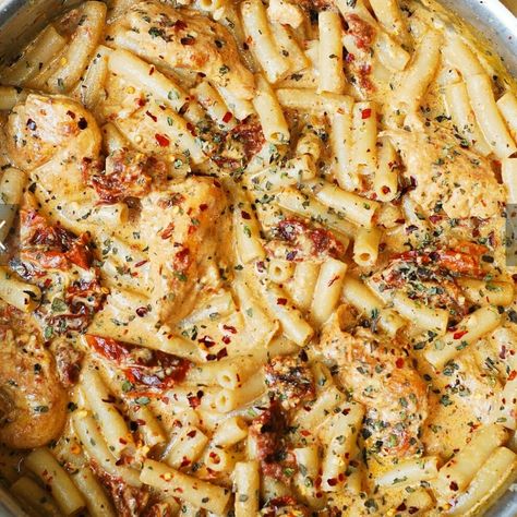 Asiago Chicken Pasta, Chicken With Spaghetti Sauce, Tomato Sauce Pasta, Chicken Mozzarella Pasta, Asiago Chicken, Chicken Mozzarella, Sundried Tomato Pasta, Mozzarella Tomato, Sun Dried Tomato Sauce