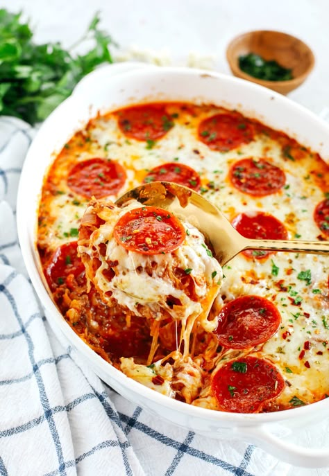 Macro Friendly Spaghetti Squash Recipes, What To Make With Spaghetti Squash, Low Calorie Spaghetti Squash Recipes, Pizza Spaghetti Squash, Skinnytaste Spaghetti Squash, Spaghetti Squash Meals, Spaghetti Squash Pizza Casserole, Spaghetti Squash Pizza, Sausage And Spaghetti Squash