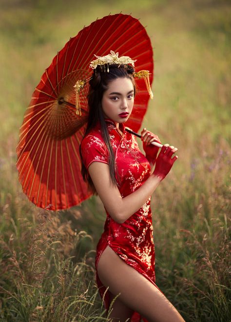 Diana - Irene Rudnyk on Fstoppers Irene Rudnyk, Traditional Chinese Dress, Photoshoot Themes, China Dress, Cheongsam, Beautiful Woman, Asian Fashion, Traditional Dresses, Lady In Red