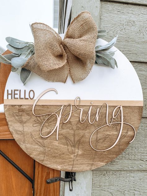 Spring Doorhanger | Etsy Butte Mt, Door Hangers Diy, Wooden Signs Diy, Door Signs Diy, Signs Diy, Wooden Door Signs, Burlap Bow, Round Wood Sign, Spring Projects