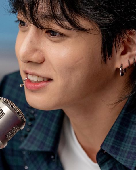 jeon jungkook kook jjk jk cheek scar elvis duran show un-whitewashed super hd hq high quality piercings smile pod cast radio show 2023 seven promotions Jungkook Cheek Scar, Jungkook Nose Mole, Jungkook Scar, Jungkook Earrings Piercing, Jungkook Face Close Up, Jungkook Serious Face, Jungkook Bare Face, Jungkook Makeup, Jungkook Cheeks