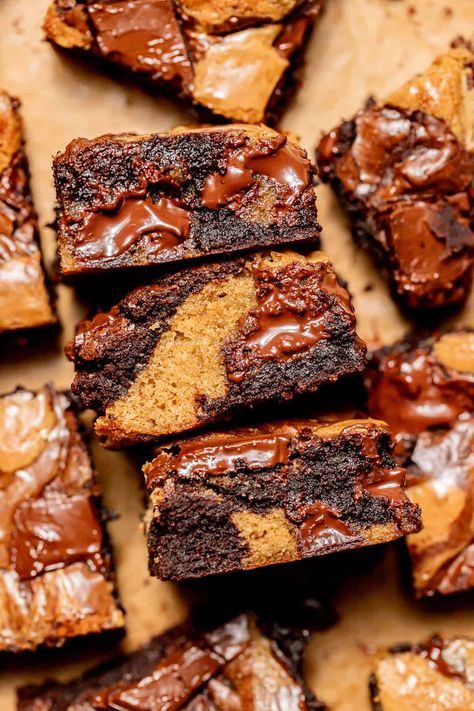 Brownie Blondies Brownie Blondies, Healthy Protein Desserts, Swirl Brownies, Fudgy Brownie, Blondies Recipe, Blondie Brownies, No Bake Bars, Best Brownies, Chocolate Chunk Cookies