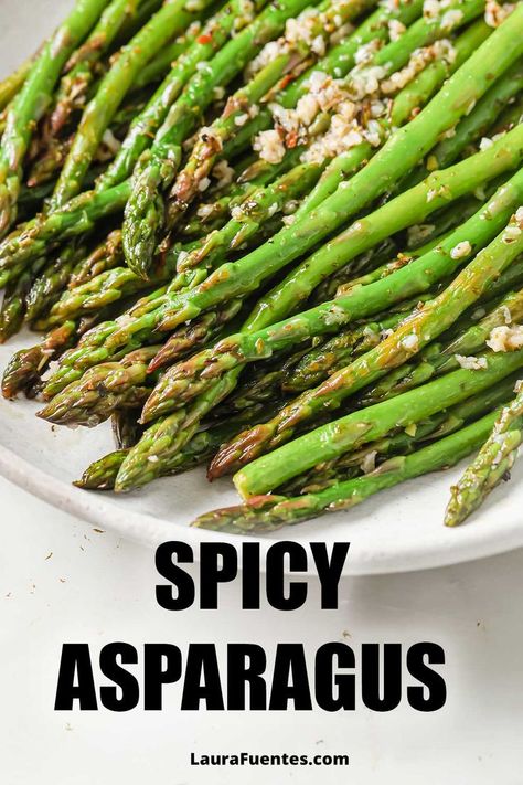 Spicy Asparagus, Health Benefits Of Asparagus, Spicy Sriracha Chicken, Baked Garlic Chicken, Pescetarian Diet, Ways To Cook Asparagus, Quick Side Dish, Saute Asparagus, Holiday Side Dish