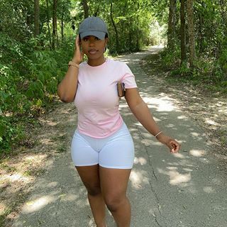 Uche Mba (ONLY PAGE) (@uchemba_) • Instagram photos and videos Uche Mba, Black Curves, Curvy Shorts, Take A Walk, Plus Size Fashion For Women, Cute Woman, Black Is Beautiful, Curvy Fashion, A Walk