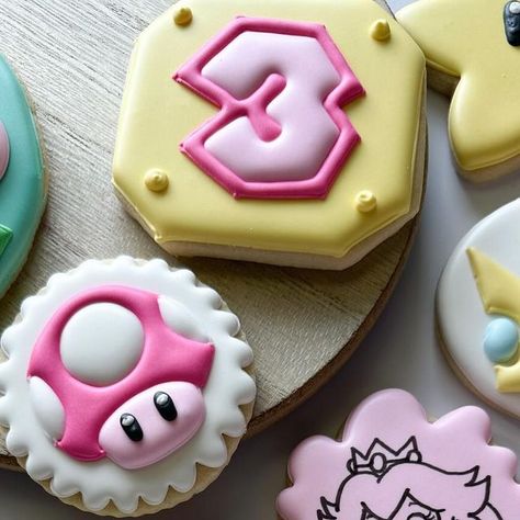 Princess Peach Cookies, Super Mario Cookies, Princess Peach Party, It Aesthetic, Peach Cookies, Princess Cookies, Peach Party, Super Mario Birthday, Mario Birthday