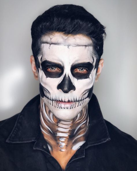 Melody Shimi auf Instagram: „Taking Halloween bookings💀 ___ Makeup by @makeupbymelo Model @samuel_shimi 💀 ___ #makeup #halloween #makeupartist #skull #skullmakeup #mua…“ Skull Makeup Beard, Man Skull Makeup, Easy Skeleton Makeup, Skull Face Makeup, Joker Halloween Makeup, Beard Makeup, Avatar Makeup, Joker Halloween, Horror Make-up