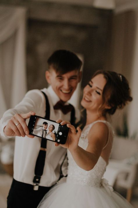 Wedding Couple Poses Aesthetic, Wedding Aesthetic Photography, Modern Wedding Poses, Portrait Wedding Photography, Wedding Portraits Poses, Wedding Couples Poses, Wedding Photography Aesthetic, Aesthetic Wedding Photos, Wedding Photography Detail Shots