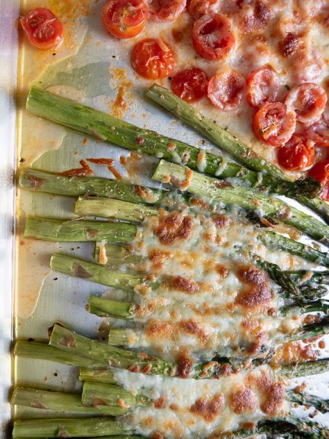 Baked Asparagus Caprese | 12 Tomatoes Asparagus Balsamic, Asparagus Recipes Baked, 12 Tomatoes Recipes, Asparagus Recipes, Baked Asparagus, Baked Tomatoes, 12 Tomatoes, Cherry Recipes, Asparagus Recipe