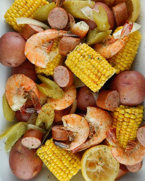 18. Slow Cooker Low-Country Boil #crockpot #recipes http://greatist.com/eat/summer-crock-pot-recipes Frogmore Stew, Plum Cobbler, Summer Crockpot, Summer Crockpot Recipes, Country Boil, Low Country Boil, Crockpot Dishes, Summer Eating, Cheese Spread