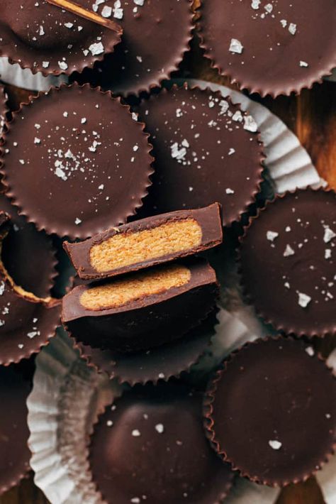 Homemade Peanut Butter Cups - Healthy, Gluten Free, Vegan Healthy Peanut Butter Cups, Peanut Butter Cups Recipe, Sugar Free Snacks, Homemade Peanut Butter Cups, Sugar Free Peanut Butter, Pb Cups, Gluten Free Peanut Butter, Peanut Butter Filling, Vegan Peanut Butter