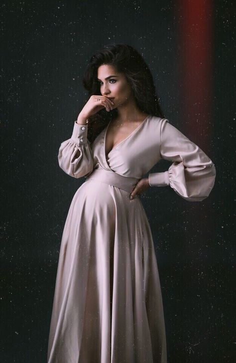 Modest Maternity Shoot, Everyday Maternity Outfits, Maternity Shoot Dresses, Pregnacy Fashion, Elegant Maternity Dresses, Maternity Studio Photoshoot, Maternity Dresses Photography, Maternity Photography Poses Outdoors, Cute Maternity Dresses