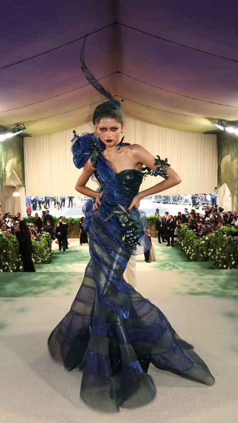 Zendaya wearing custom Maison Margiela at the Met Gala 2024! Click to follow Not A Stranger on your favorite social media! Zendaya Met Gala, Zendaya Outfits, The Met Gala, Action Poses, Jean Paul Gaultier, Costume Design, Cannes, Fashion Blog, Prom