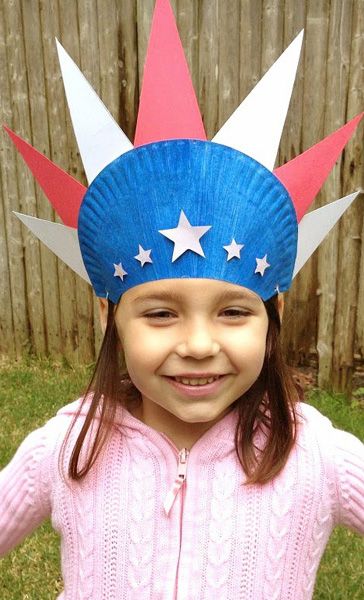 This patriotic paper plate hat will have kids decorating quietly while you get the grill fired up. #July4th #Craft Paper Plate Hats, Fourth Of July Crafts For Kids, Patriotic Hats, 4th July Crafts, Patriotic Crafts, Paper Hat, Paper Plate Crafts, Plate Crafts, July Crafts