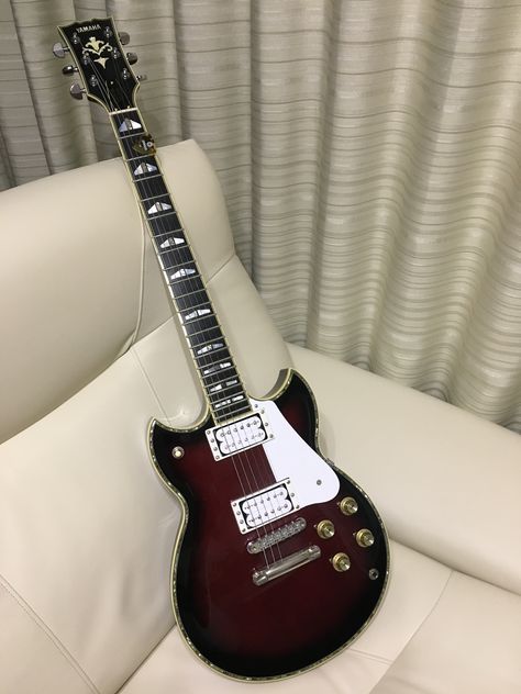 Yamaha Sg Guitar, Yamaha Electric Guitars, Music Production Equipment, Sg Guitar, Ibanez Guitars, Dream Studio, Make Waves, Guitar Hero, Music Production