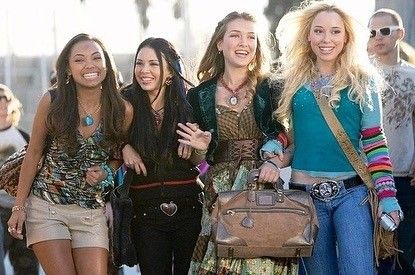 Bratz The Movie Outfits, Bratz The Movie, Bratz Movie Outfits, Bratz Movie, 2000s Girl, 2000s Outfit, Pretty Halloween, Girls Rules, Movies Outfit