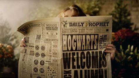 New Trailer Revealed for 'Return to Hogwarts' Special Coming to HBO Max Luna Lovegood Actress, Harry Potter Reunion, Harry Potter 20th Anniversary, Return To Hogwarts, Alfred Enoch, Arthur Weasley, Daily Prophet, Matthew Lewis, Bonnie Wright