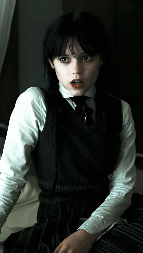 Wensday Wallpaper, Wednesday Series Wallpaper, Jenna Ortega Wednesday, Wednesday Addams Outfit, Wednesday Series, Addams Familie, Wednesday Outfit, Wednesday Addams Costume, Series Wallpaper