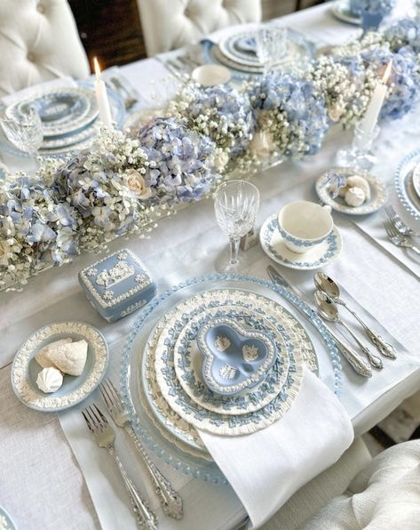 Sophisticated Table Settings, Blue Bridgerton Aesthetic, Blue And White Tea Party Decor, Blue Tea Party Aesthetic, Baby Blue Table Setting, Formal Table Setting Ideas, Elegant Table Settings Classy, Blue Wedding Aesthetic, Blue Tea Party