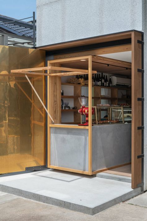 maki yoshimura wedges tiny box-like bakery shop between two houses in japan Traditional Shutters, Cafe Japan, Coffee Shop Concept, Floating Architecture, Houses In Japan, Small Bakery, Tiny Shop, Cafe Shop Design, Small Cafe