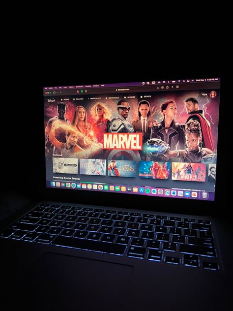 Marvel Fans Aesthetic, Watching Marvel Aesthetic Laptop, Marvel Movies Aesthetic, Marvel Universe Aesthetic, Marvel Girl Aesthetic, Marvel Movie Aesthetic, Marvel Fan Aesthetic, Mcu Aesthetic, Marvel Room