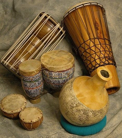 Traditional Drums, Green Website, Talking Drums, Safari Home Decor, Indian Musical Instruments, Bongo Drums, The Carribean, African Drum, African Inspired Decor