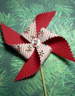 fabric pinwheel tutorial Fabric Windmills, Pinwheel Patterns, Fabric Pinwheels, Pinwheel Tutorial, Paper Pinwheels, Diy Pinwheel, Fun Easter Decorations, Quick Projects, Heirloom Ornaments