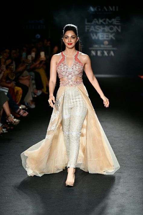 Ramp Walk Dresses, Indian Anarkali Dresses, Ramp Walk, Kids Fashion Show, Fashion Walk, Pakistan Fashion, Kiara Advani, Lakme Fashion Week, Elegant Saree