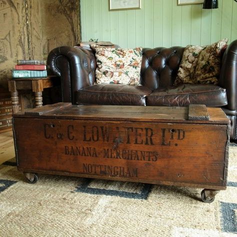 Rustic Industrial Furniture, Diy Farmhouse Coffee Table, Trunk Coffee Table, Crate Coffee Table, Chest Storage, Coffee Table Trunk, Vintage Industrial Decor, Industrial Design Furniture, Vintage Industrial Furniture