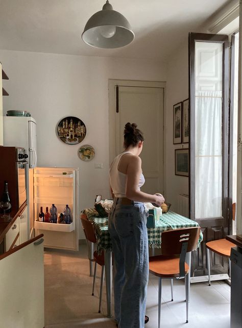 kitchen in an apartment in Italy. vacation with friends Italian Appartement Aesthetic, Europe Apartment, Italy Aesthetic Apartment, Old Italian Apartment, Spain Apartment Aesthetic, Italy Apartment Aesthetic, Old Apartment Aesthetic, Italian Kitchen Aesthetic, Italian Apartment Aesthetic