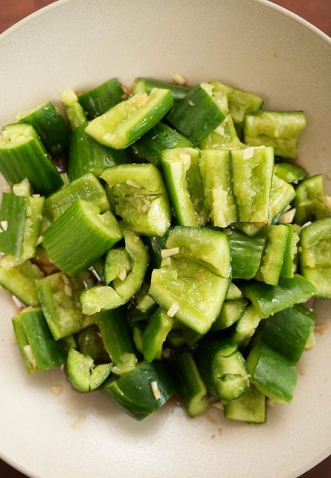 Chinese Smashed Cucumber Salad - CJ Eats Recipes Cucumber Salad Rice Vinegar, Cucumber Salad Video, Garlic Cucumber Salad, Chinese Cucumber Salad, Cj Eats, Smashed Cucumber, Smashed Cucumber Salad, Korean Cucumber, Spicy Peanut Noodles