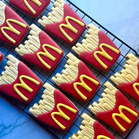 🍔 Who’s ready for the new McDonald's on Spring Ave?! 🍟 To celebrate the grand opening, I created these fun Big Mac and fries cookies—perfect for all the McDonald’s lovers out there! They were so much fun to make and almost too cute to eat! Thanks, Kylie, for letting us be part of this celebration! #BigMacCookies #FriesCookies #McDonaldsSpringAve #AllGoodThingsCookies #hartsellealabama #cookiedecorating #cookiedecoratingclass #customsugarcookies #decaturalabama Mcdonald’s Party, Birthday Cookies Decorated, Hartselle Alabama, Inauguration Party, Decatur Alabama, Gs Cookies, S Cookies, Mc Donald, Big Mac