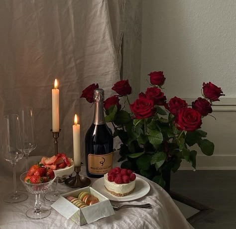 dream valentines date Birthday Room, Valentines Date Ideas, Valentine Dinner, Valentines Day Date, Valentines Day Dinner, Dinner At Home, Wine Cheese, Date Dinner, Romantic Dates