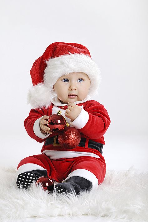 Toddler Christmas Pictures, Sibling Christmas Pictures, Baby Christmas Photography, Christmas Baby Pictures, Baby Christmas Photos, First Christmas Photos, Christmas Photo Props, Cute Christmas Outfits, Christmas Portraits