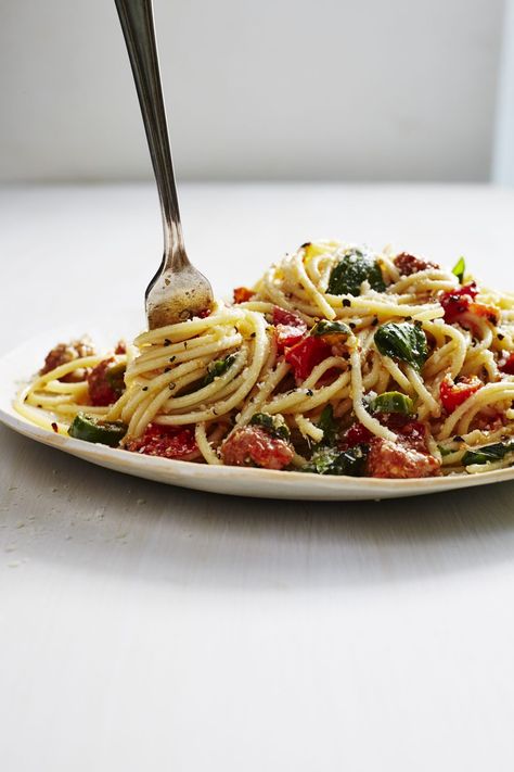 Chorizo Spaghetti, Mario Batali Recipes, Filet Mignon Chorizo, Chorizo Recipes, Celebrity Recipes, Mario Batali, Pasta Dinners, Spaghetti Recipes, Sausage Recipes